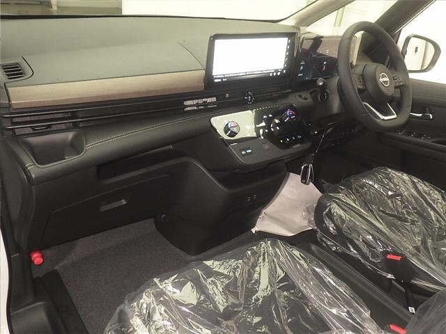 Nissan SERENA 2026 8582961-4