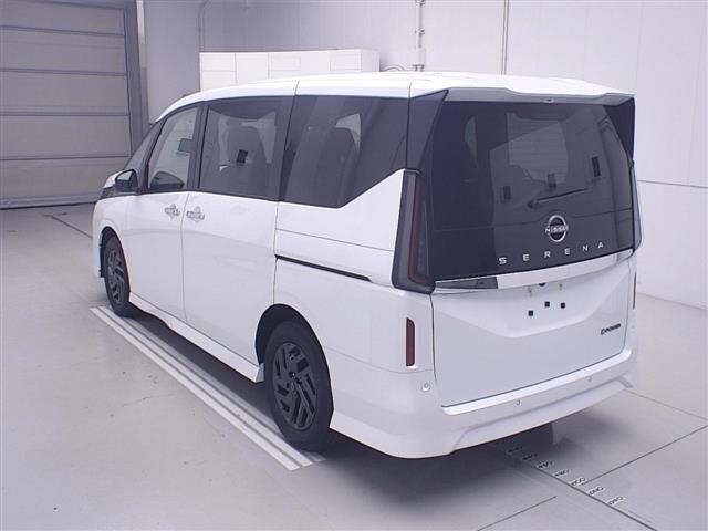 Nissan SERENA 2026 8582964-1