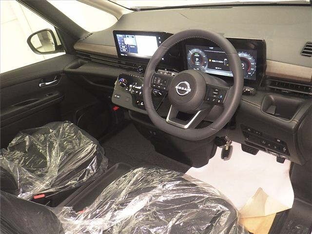 Nissan SERENA 2026 8582964-3