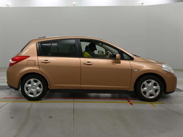 Nissan TIIDA 2009 8582826-3