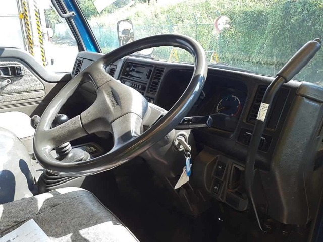 Mazda TITAN 2000 8572006-9