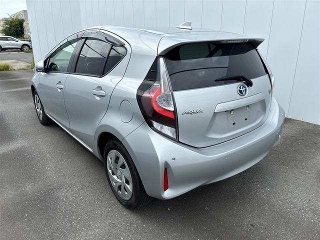 Toyota AQUA 2021 8586372-1