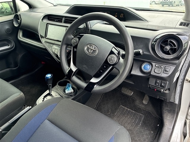 Toyota AQUA 2021 8586372-3