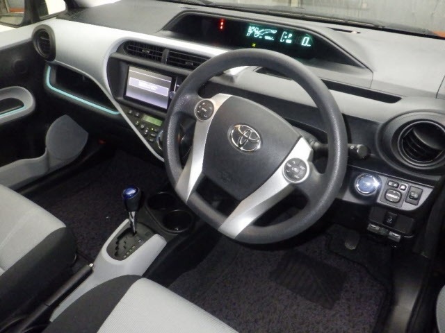 Toyota AQUA 2013 8586389-3