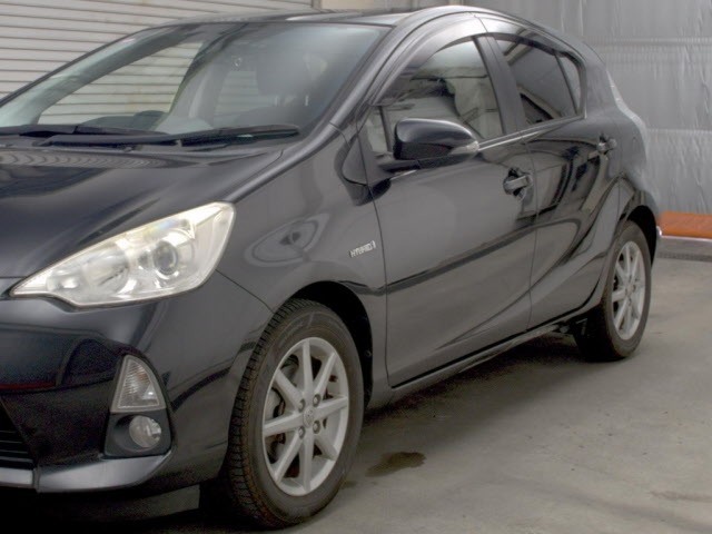 Toyota AQUA 2013 8586389-4
