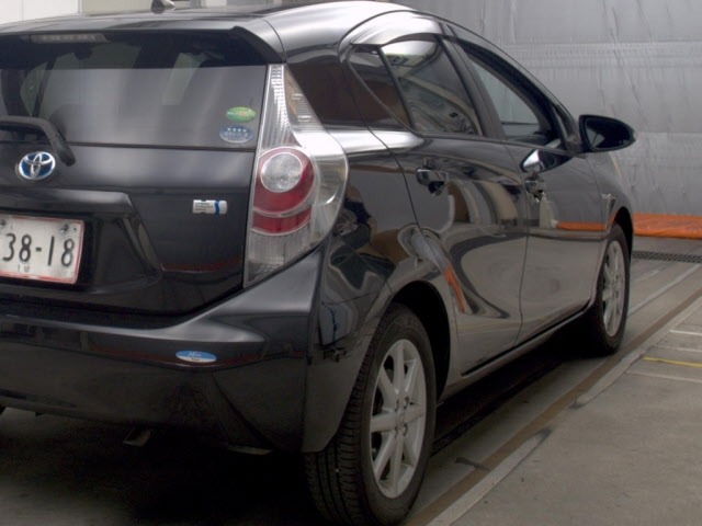 Toyota AQUA 2013 8586389-5