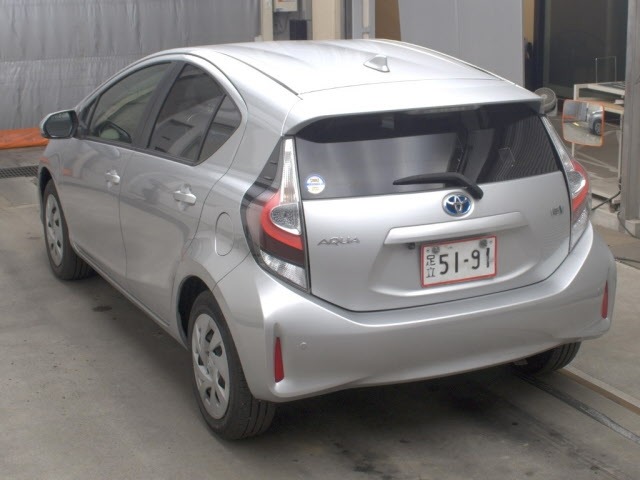 Toyota AQUA 2021 8586390-1