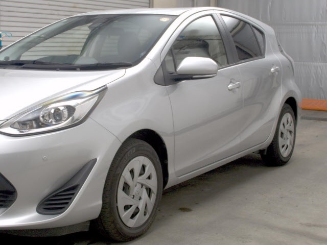 Toyota AQUA 2021 8586390-4