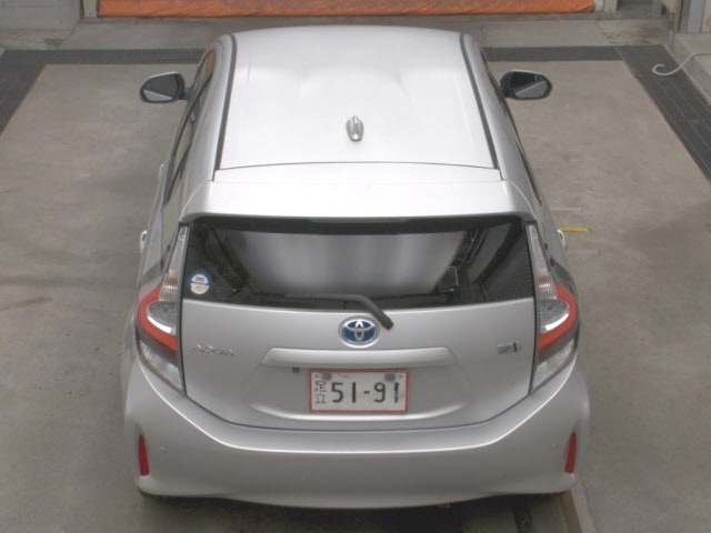 Toyota AQUA 2021 8586390-7