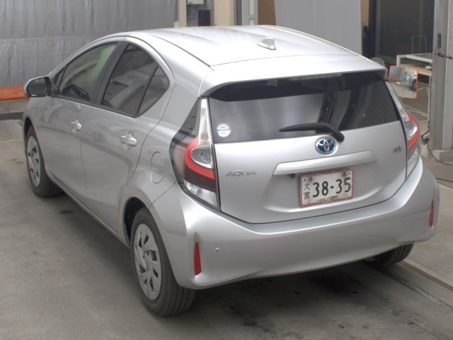 Toyota AQUA 2021 8586391-1