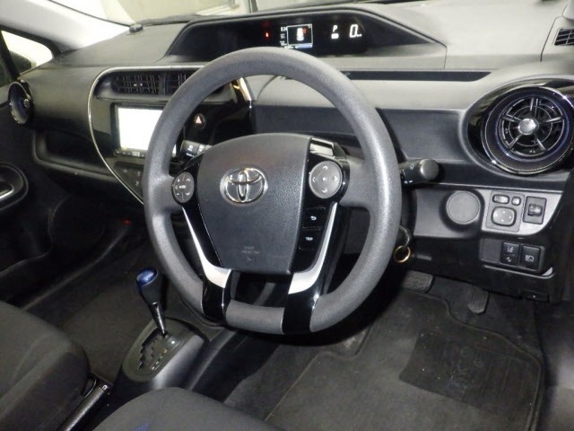 Toyota AQUA 2021 8586391-3
