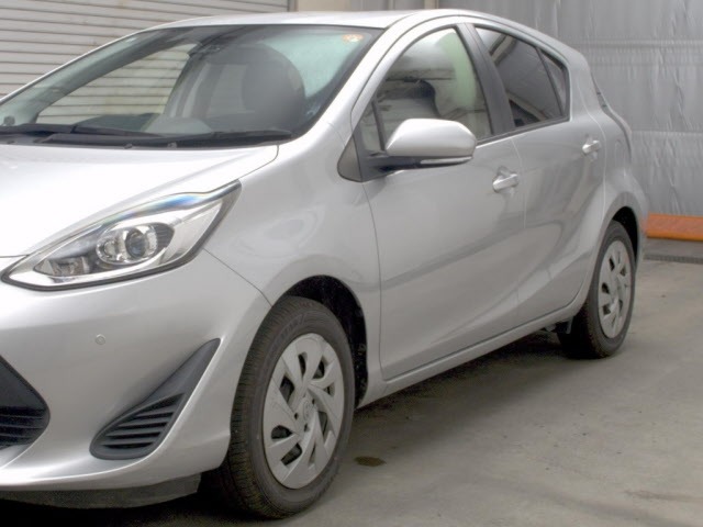 Toyota AQUA 2021 8586391-4