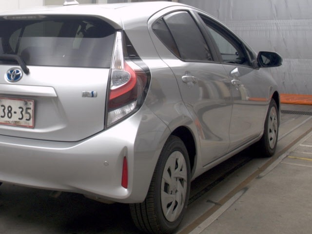Toyota AQUA 2021 8586391-5