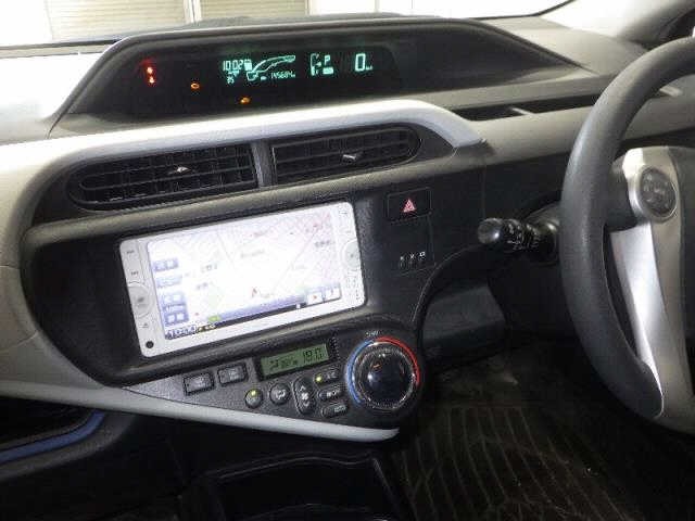 Toyota AQUA 2013 8586408-3