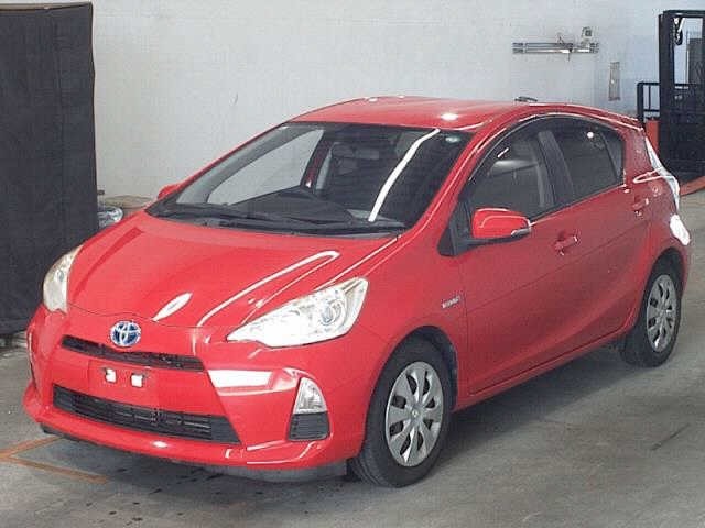 Toyota AQUA 2013 8586408-4