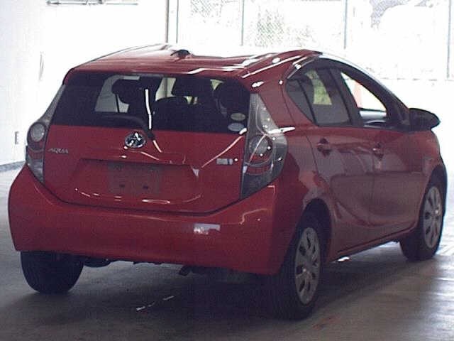 Toyota AQUA 2013 8586408-5