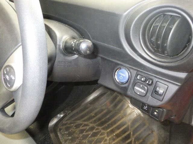 Toyota AQUA 2013 8586408-7