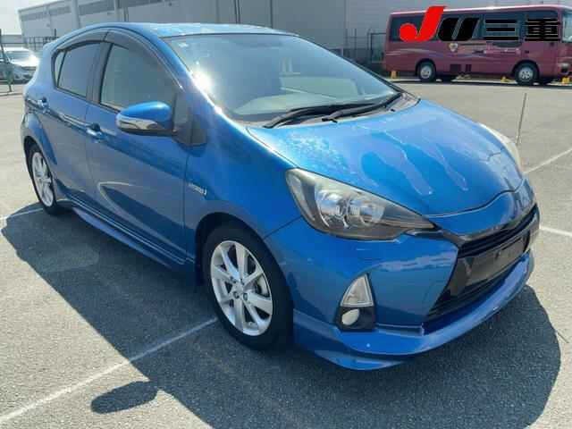 Toyota AQUA 2014 8586417-0