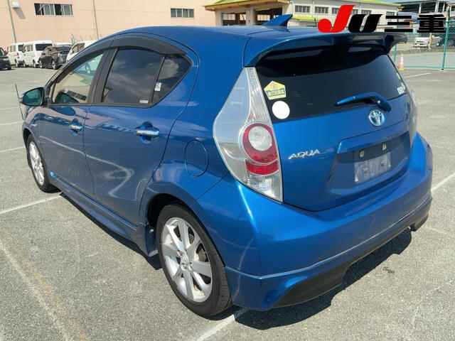Toyota AQUA 2014 8586417-1