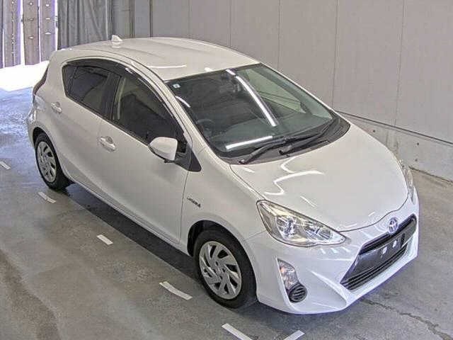 Toyota AQUA 2015 8586421-0