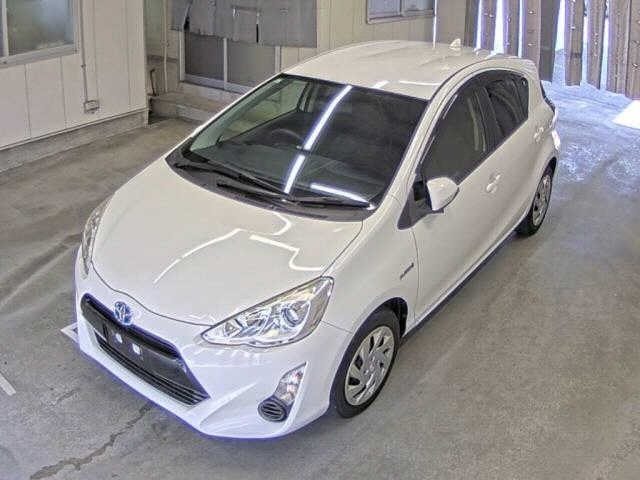 Toyota AQUA 2015 8586421-4