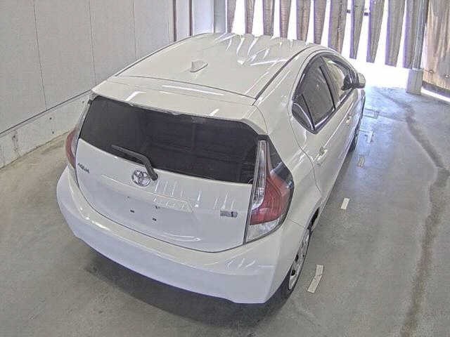 Toyota AQUA 2015 8586421-5