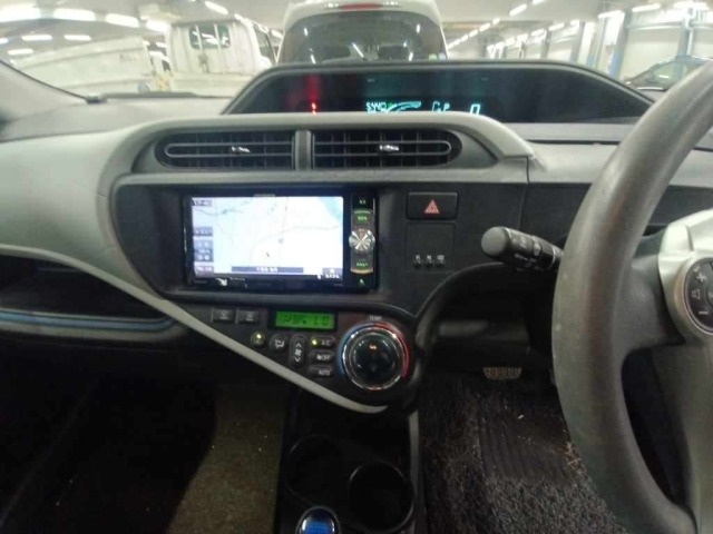 Toyota AQUA 2014 8586423-11