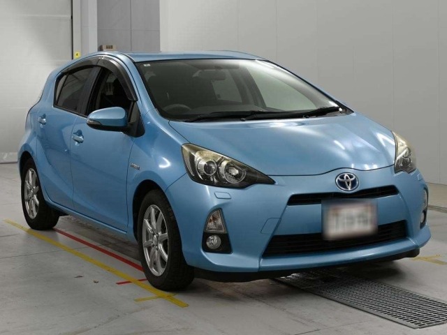 Toyota AQUA 2014 8586423-5