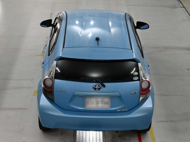 Toyota AQUA 2014 8586423-8