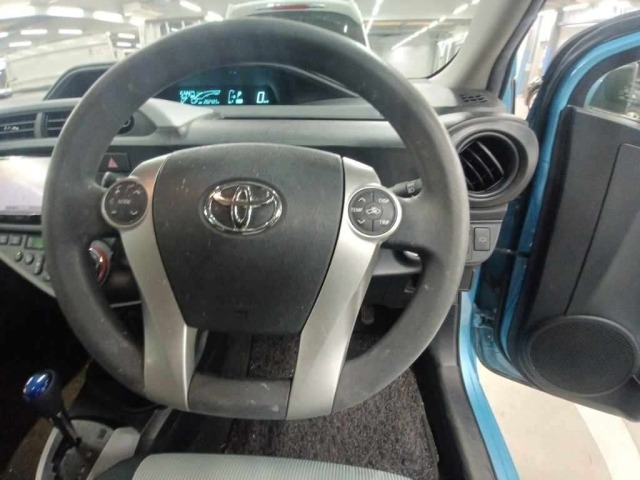 Toyota AQUA 2014 8586423-9