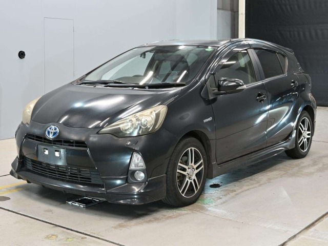 Toyota AQUA 2013 8586426-0