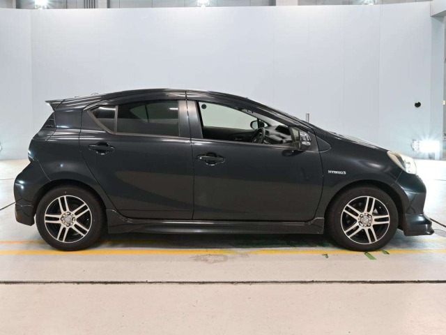 Toyota AQUA 2013 8586426-3