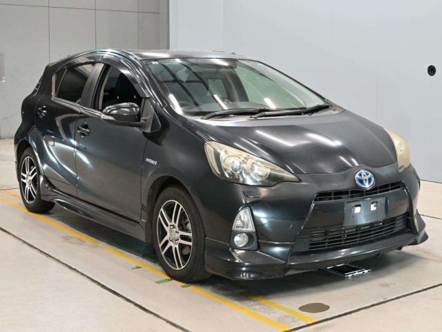 Toyota AQUA 2013 8586426-5