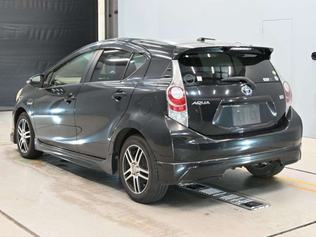 Toyota AQUA 2013 8586426-6