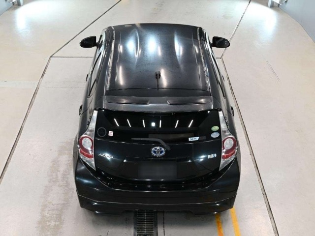 Toyota AQUA 2013 8586426-8
