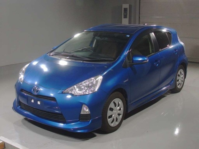 Toyota AQUA 2014 8586427-0