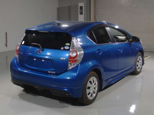 Toyota AQUA 2014 8586427-1