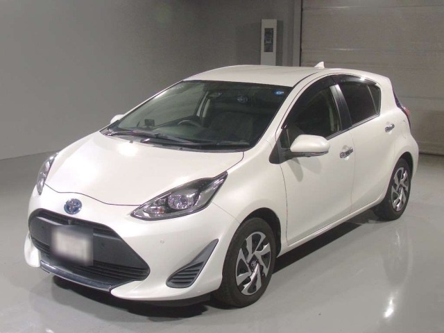 Toyota AQUA 2021 8586432-0