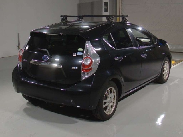 Toyota AQUA 2014 8586444-1