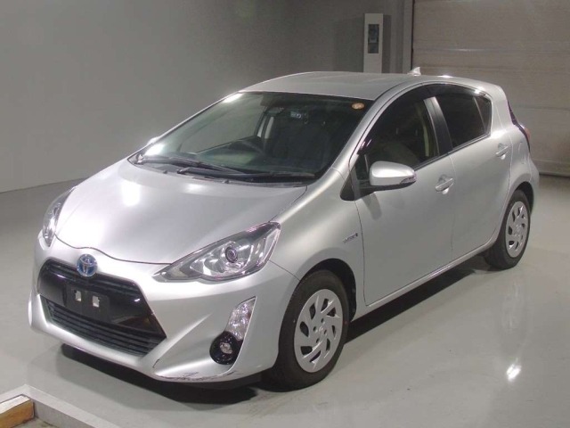 Toyota AQUA 2016 8586454-0