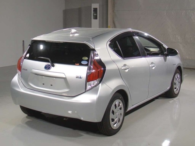 Toyota AQUA 2016 8586454-1