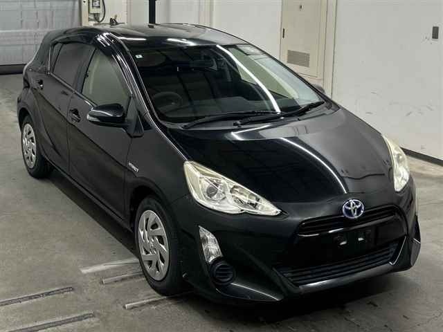 Toyota AQUA 2018 8586465-0
