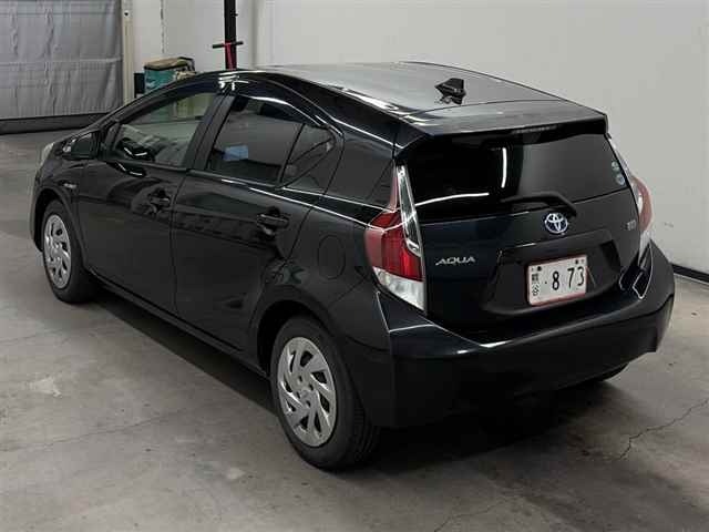 Toyota AQUA 2018 8586465-1