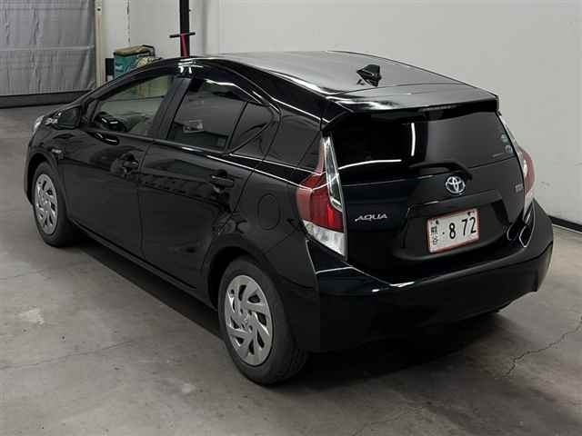 Toyota AQUA 2016 8586466-1