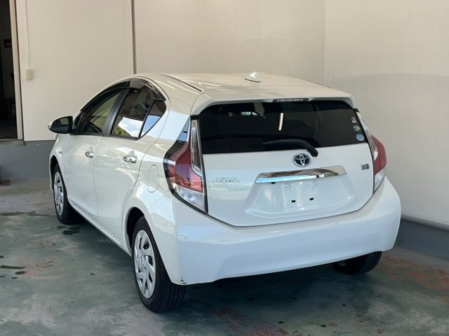 Toyota AQUA 2016 8586486-1