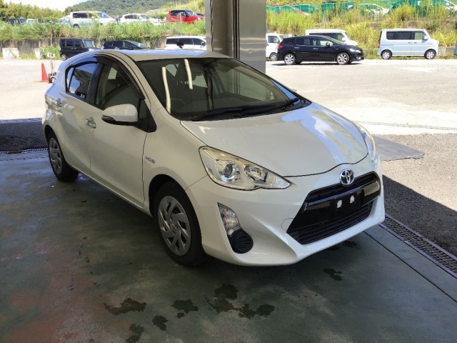 Toyota AQUA 2016 8586486-3