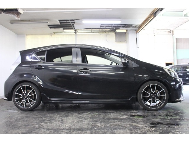 Toyota AQUA 2014 8586518-7