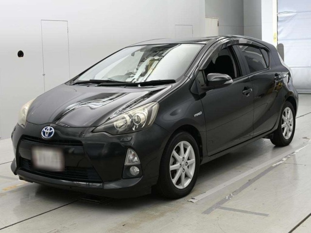 Toyota AQUA 2013 8586531-0