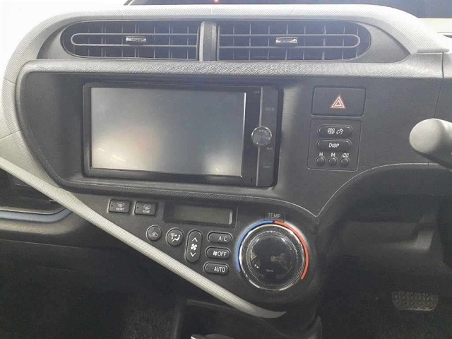 Toyota AQUA 2013 8586531-12