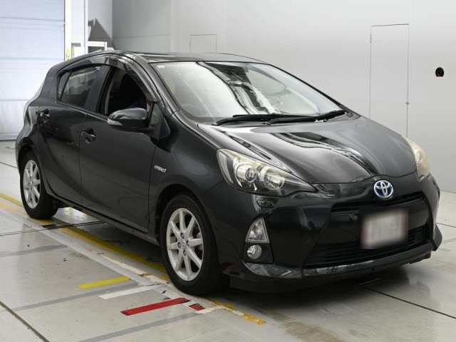 Toyota AQUA 2013 8586531-5